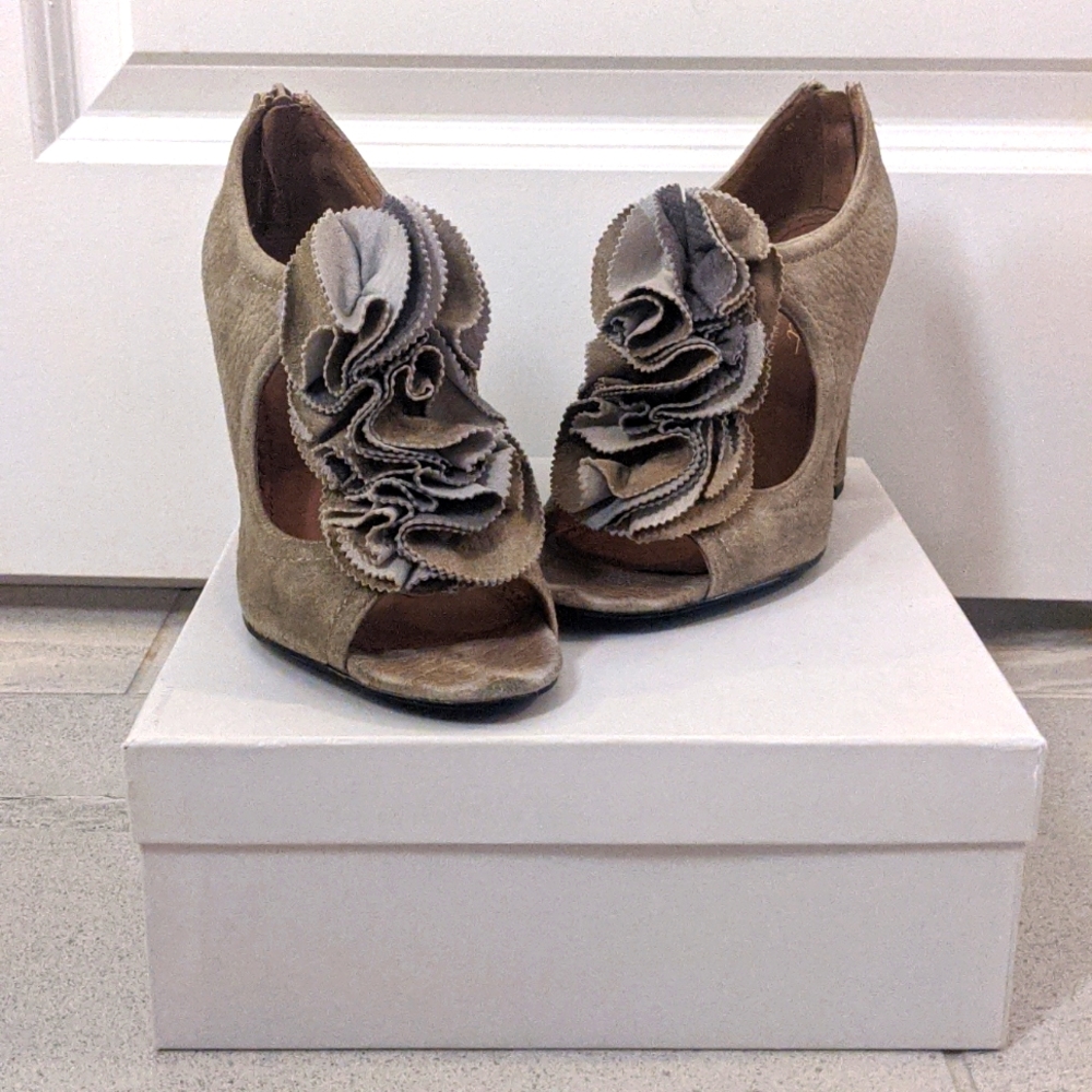 Anthropology Statement Gray Pump - image 1